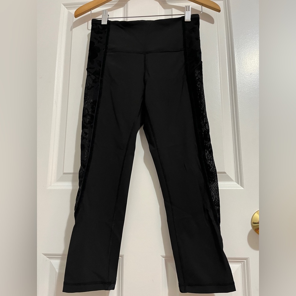 Luluemon black lace print cutout leggings in size 6